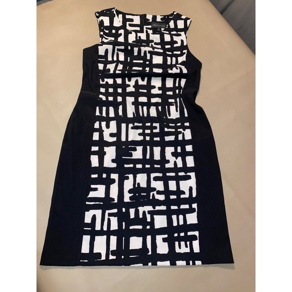 Connected Apparel Women's Black & White Geometric Print Sleeveless Sheath Dress